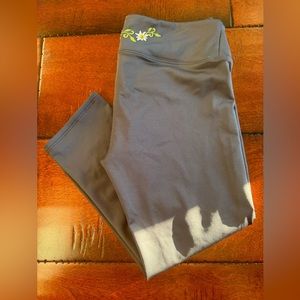 Alp n Rock gray capri leggings. Size 1/ small. Brand new with tags